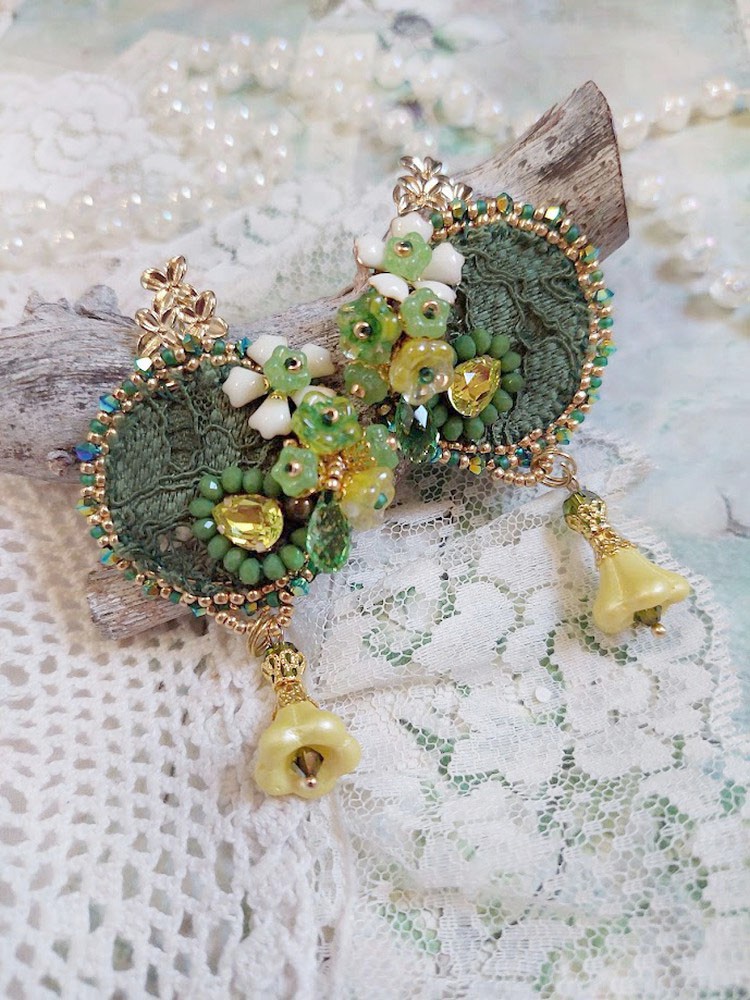 BO Espoir brod&eacute;es avec fleurs et rondes aplaties verres, dentelle, perles Cristal Swarovski