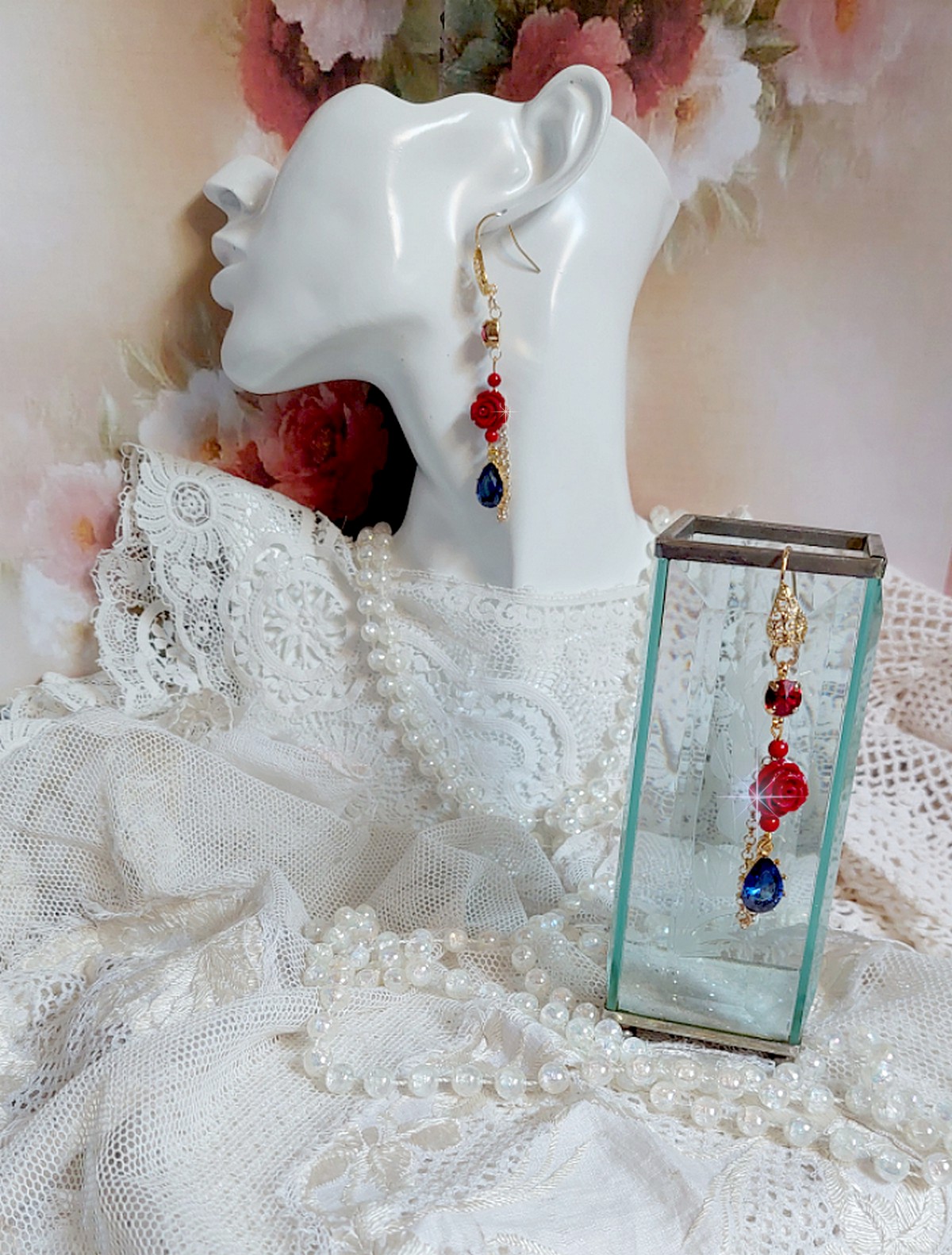 BO Flamenca montées avec cabochons en Cristal, roses en Résine, perles rondes en Jade, une chaîne avec des poires en oxyde de Zirconium