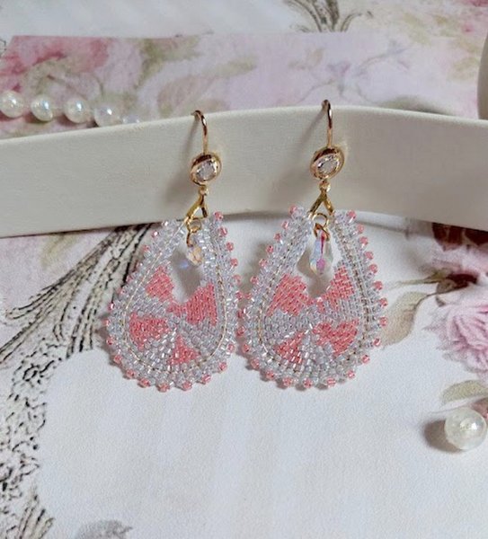 BO Florentine Lavande mont&eacute;es avec rocailles en verre, perles cristal Swarovski et crochets laiton