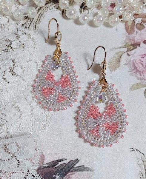 BO Florentine Lavande mont&eacute;es avec rocailles en verre, perles cristal Swarovski et crochets laiton