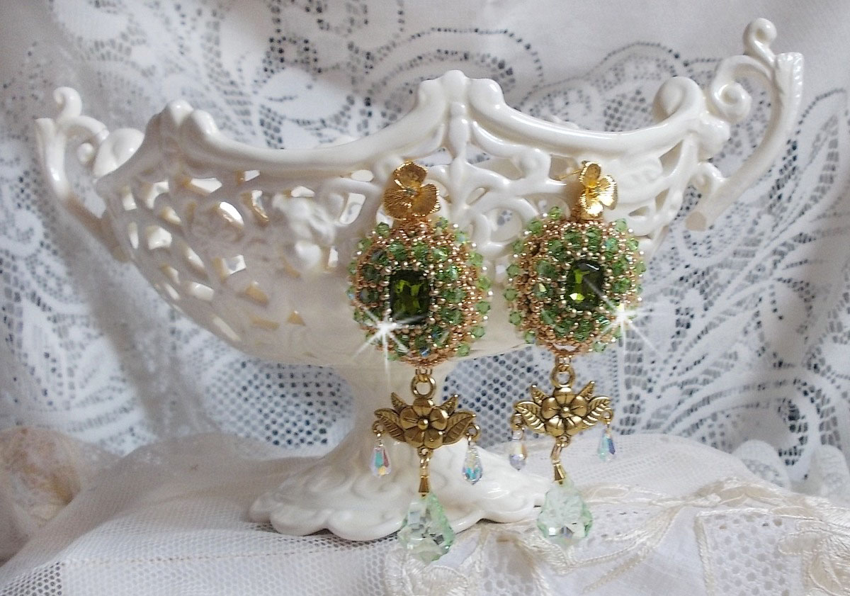 BO Garden Party bordado con cabujones verdes vintage, cristales de Swarovski, perlas y rocallas Miyuki