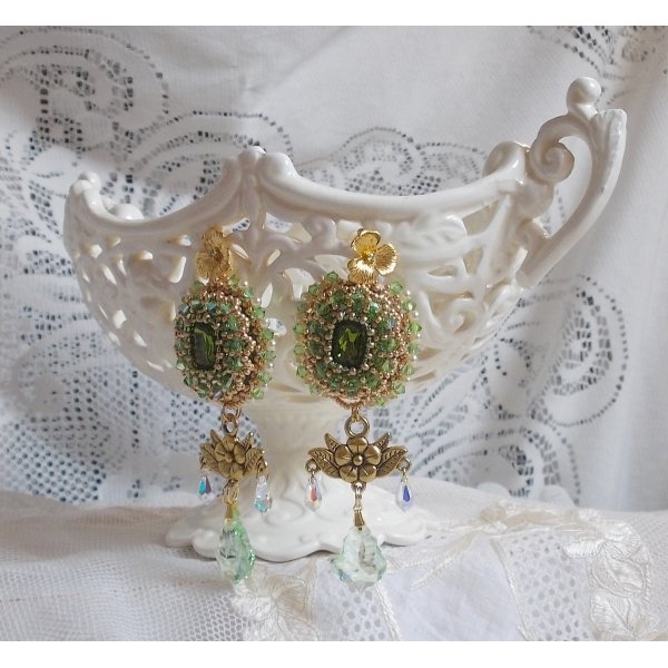 BO Garden Party bordado con cabujones verdes vintage, cristales de Swarovski, perlas y rocallas Miyuki