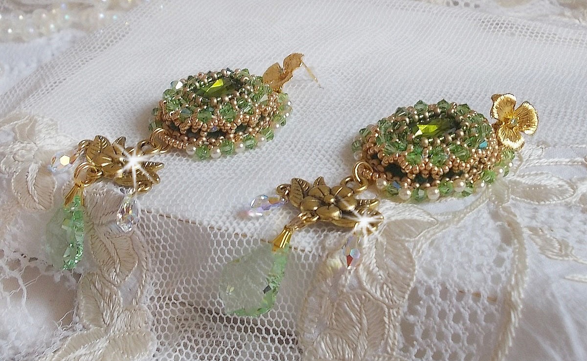 BO Garden Party bordado con cabujones verdes vintage, cristales de Swarovski, perlas y rocallas Miyuki