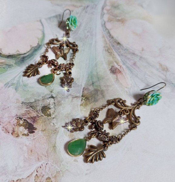 BO Green Palace creado con cristales, abalorios, sellos, cabujones de resina rosa y colgantes de cristal facetado