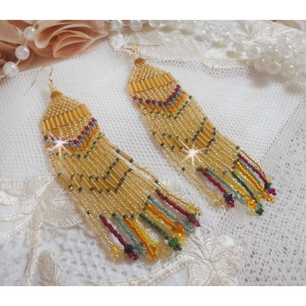 BO Happy Summer creado con rocallas Miyuki Delicas, tubos y cristales PureCrystal con ganchos Gold Filled de 14 quilates