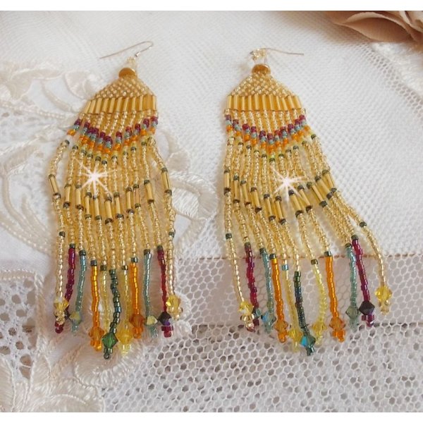 BO Happy Summer creado con rocallas Miyuki Delicas, tubos y cristales PureCrystal con ganchos Gold Filled de 14 quilates