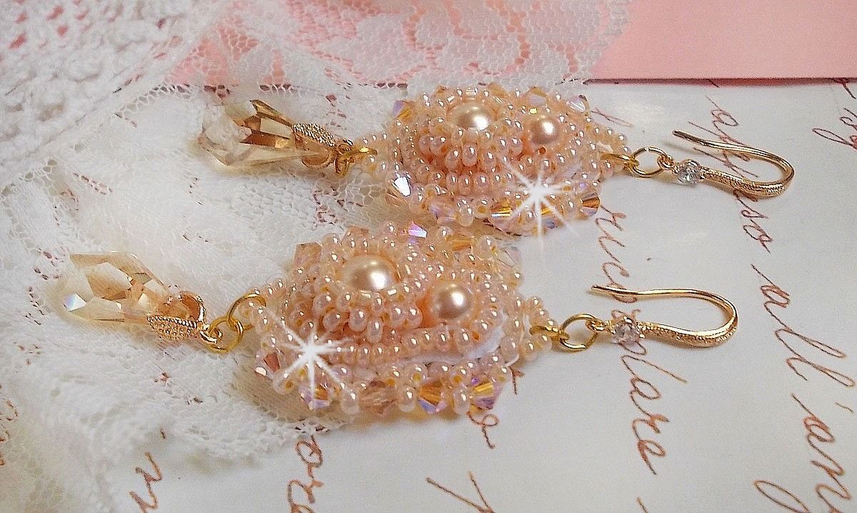 BO Idylle Beauty bordado con cristales de Swarovski, accesorios chapados en oro y cuentas de semillas