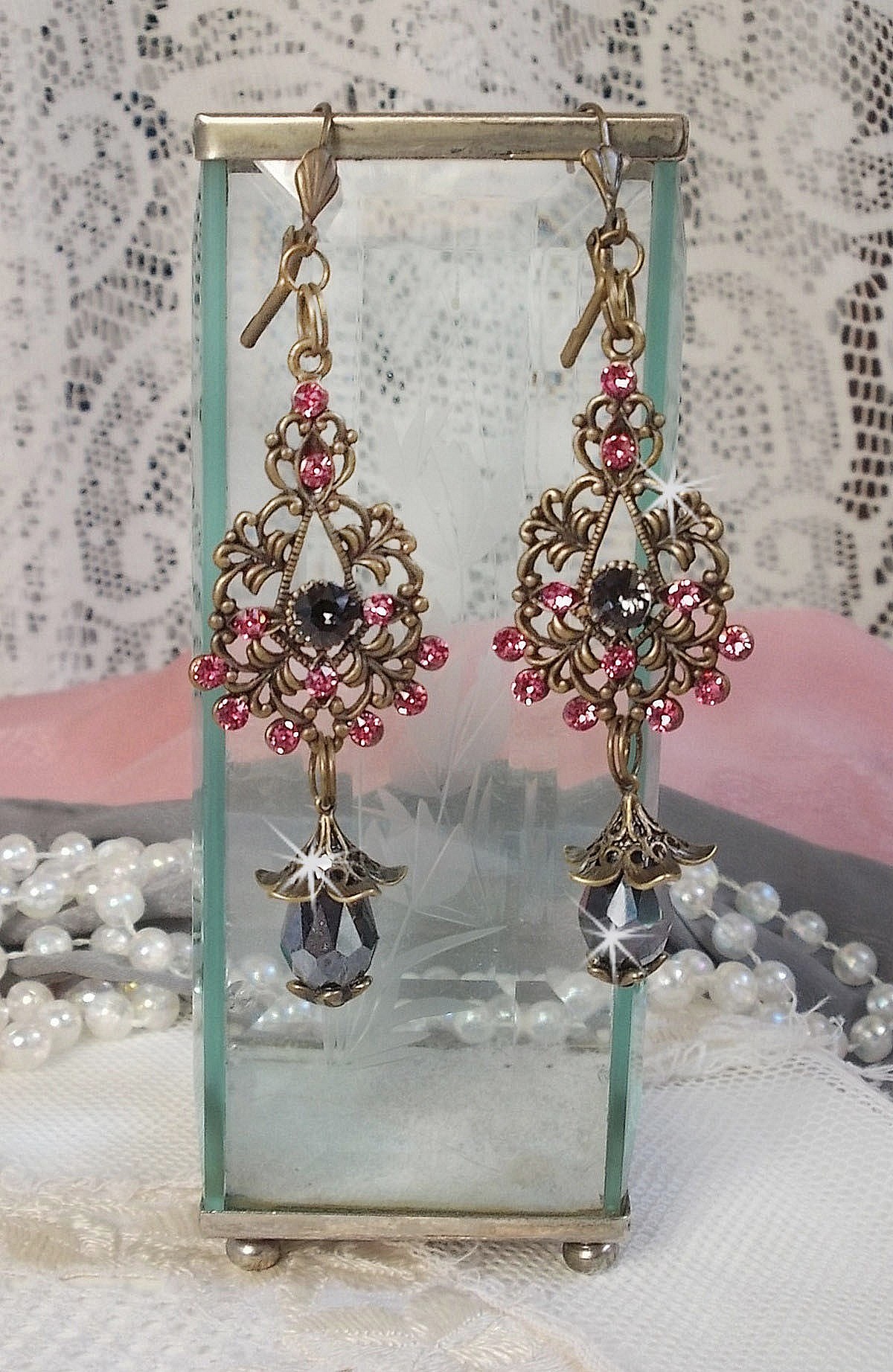 Colecci&oacute;n BO Irresistible Love con cristales de Swarovski montados en portavelas de filigrana de bronce