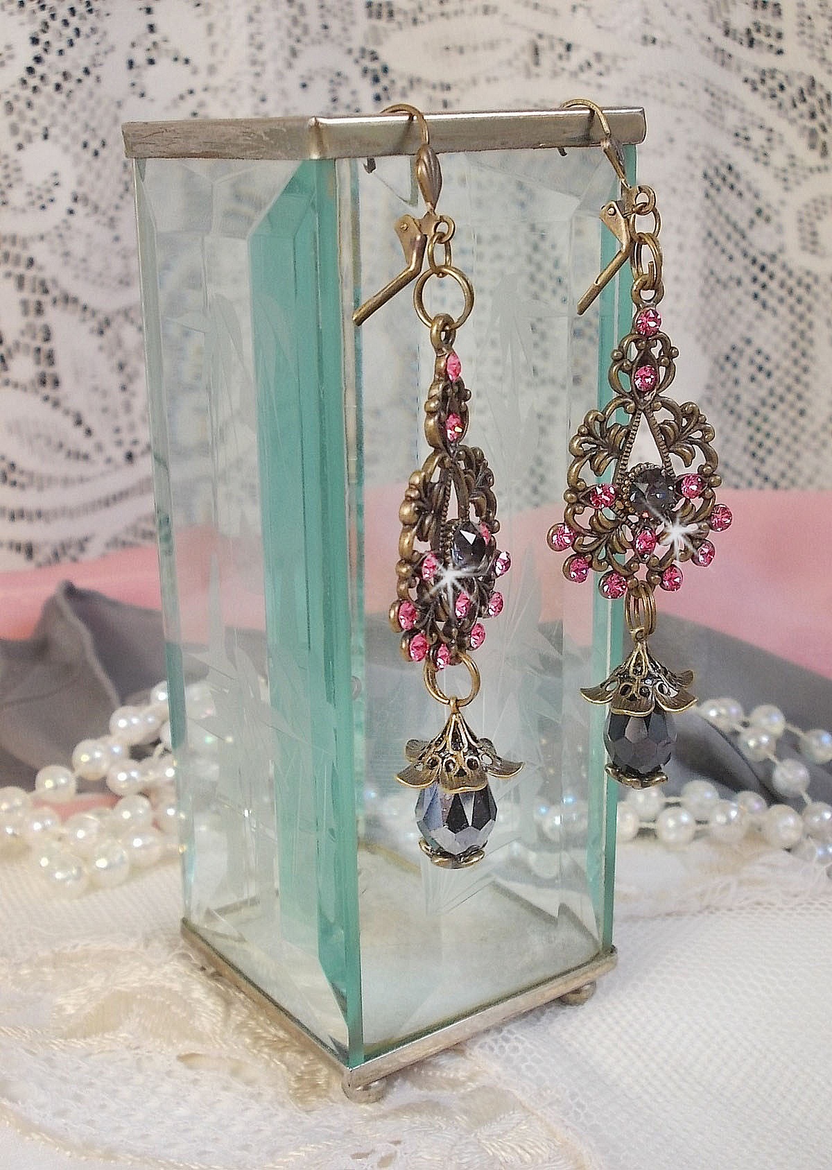 Colecci&oacute;n BO Irresistible Love con cristales de Swarovski montados en portavelas de filigrana de bronce