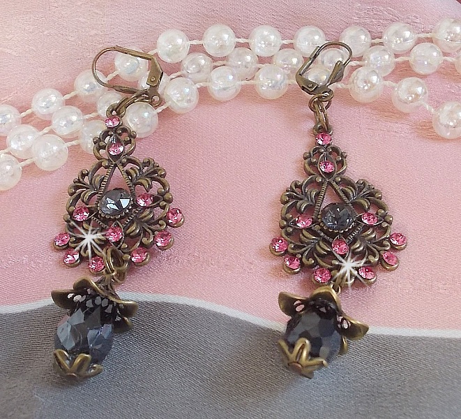 Colecci&oacute;n BO Irresistible Love con cristales de Swarovski montados en portavelas de filigrana de bronce