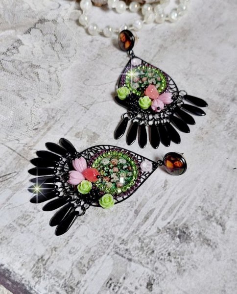 BO La Jocondine mont&eacute;es avec estampes, cabochons verre, dagues, perles r&eacute;sine et perles cristal Swarovski