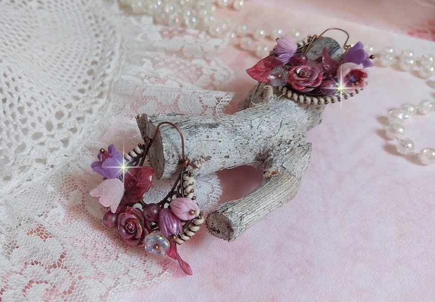 BO Jouvence cr&eacute;&eacute;es avec fleurs clochettes, boutons de roses, orchid&eacute;es, feuilles, perles rondes, cristaux  et boucles demi-lune