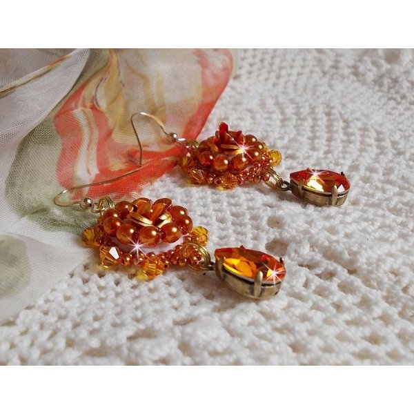 BO Lady en naranja bordado con cristales Swarovski Tangerine, cuentas de semillas y cuentas de cristal bohemio