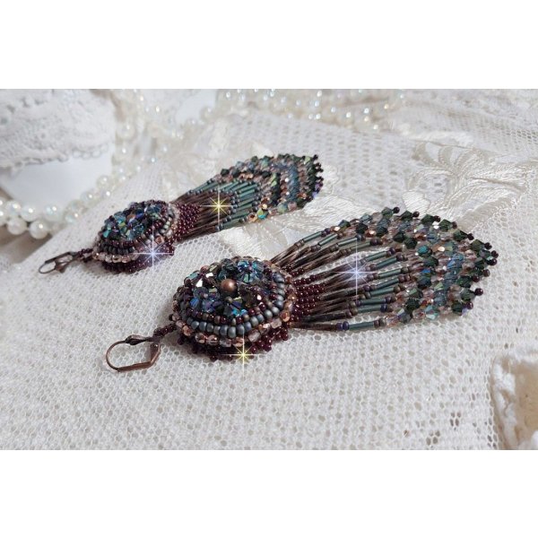 BO Picasso Marr&oacute;n Largo bordado con cristales Swarovski, facetas de cristal, bugles twist y rocailles