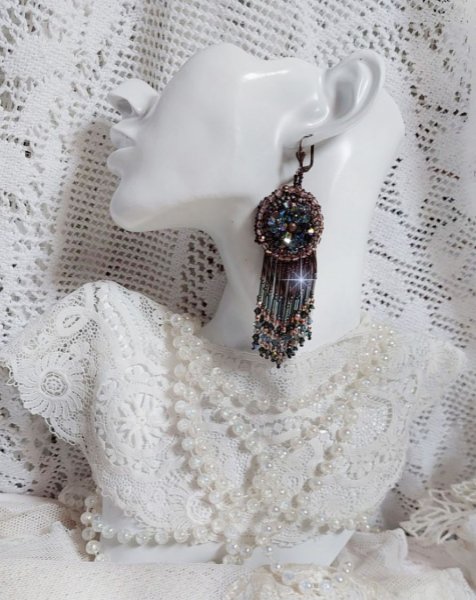 BO Picasso Marr&oacute;n Largo bordado con cristales Swarovski, facetas de cristal, bugles twist y rocailles