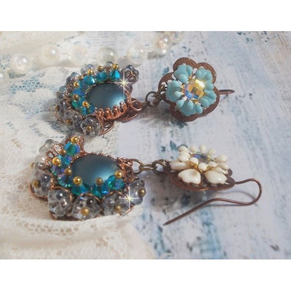 BO Lou Petrol cr&eacute;&eacute;es avec cristaux de Swarovski, perles en verre et fleurs &eacute;poxy 