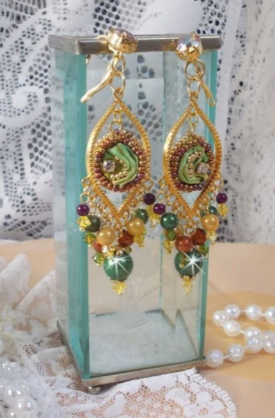 BO Luna veneciana bordada con cinta de seda color camale&oacute;n, cristales de Swarovski y cuentas m&aacute;gicas