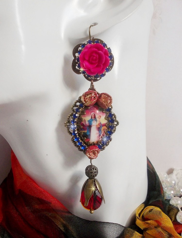 BO María y Jesús creados con cabujones de resina, peras rojas facetadas y diversos accesorios