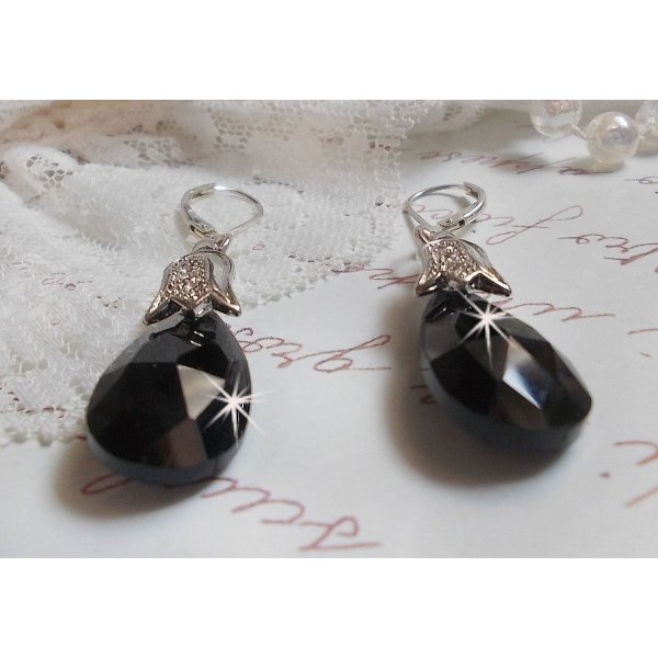 BO Merveilles Jet creado con peque&ntilde;os strass plateados y gotas facetadas