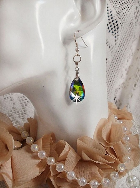 BO Merveilles Volcano avec des gouttes facett&eacute;es et des b&eacute;li&egrave;res gaufr&eacute;es de petit strass