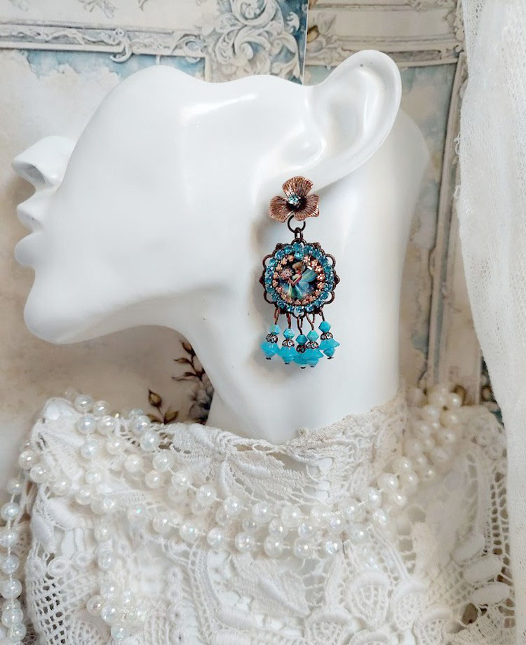 BO Monde des F&eacute;es cr&eacute;&eacute;es avec cabochon verre, estampes laiton et perles Cristal Swarovski