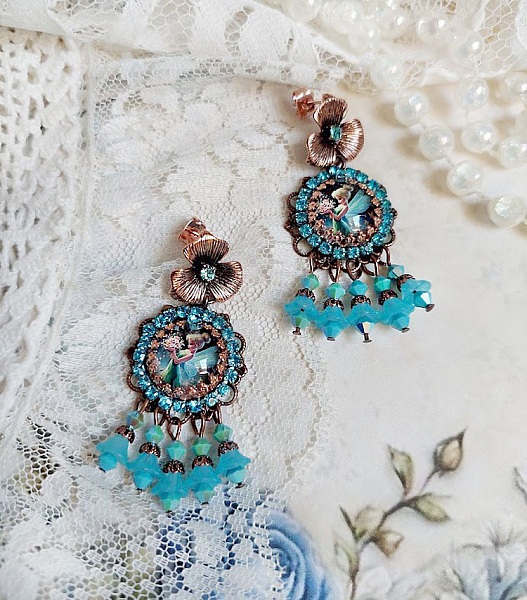 BO Monde des F&eacute;es cr&eacute;&eacute;es avec cabochon verre, estampes laiton et perles Cristal Swarovski