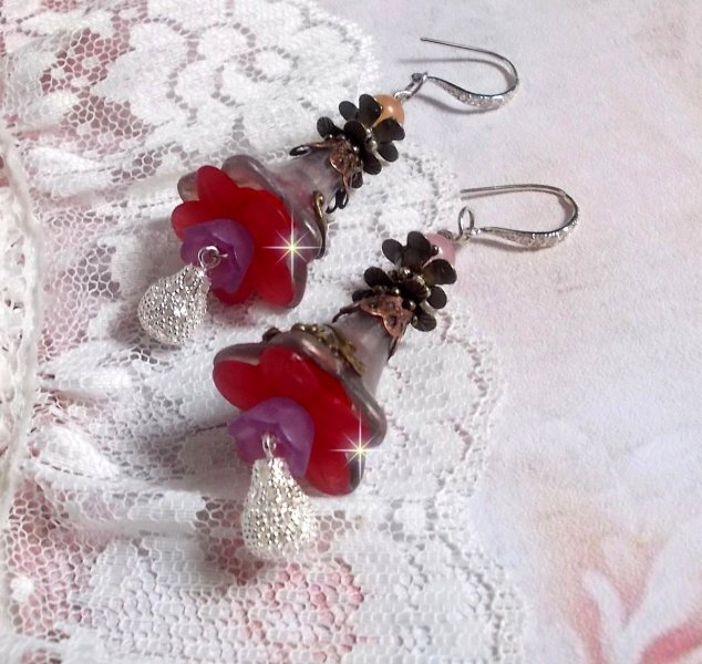 BO Myst&egrave;res d&rsquo;Antan mont&eacute;es avec fleurs r&eacute;sines, breloques gouttes, Quartz Rose et crochets argent 925