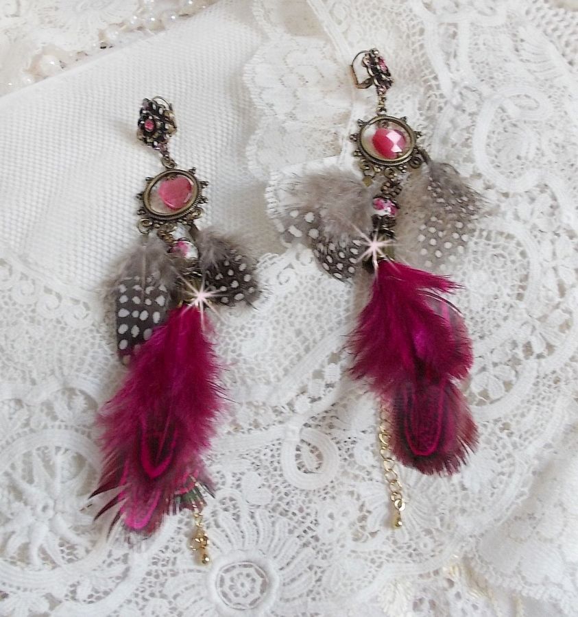 Navajo BO fucsia y marrón con cuentas de vidrio, cristales de Swarovski y plumas