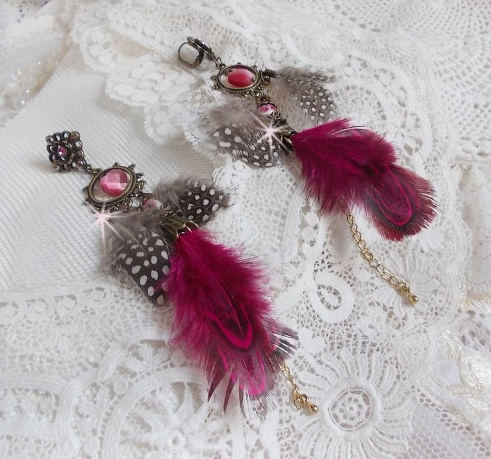 Navajo BO fucsia y marrón con cuentas de vidrio, cristales de Swarovski y plumas