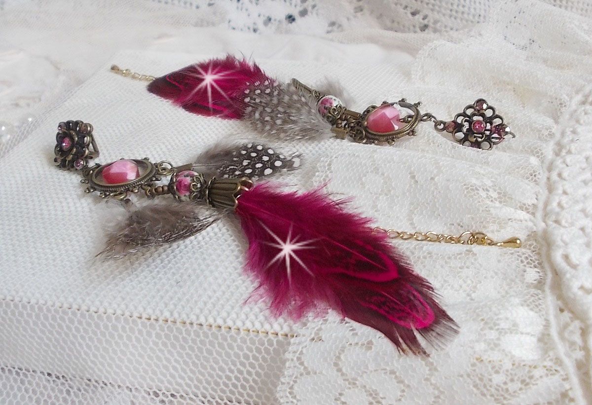 Navajo BO fucsia y marrón con cuentas de vidrio, cristales de Swarovski y plumas