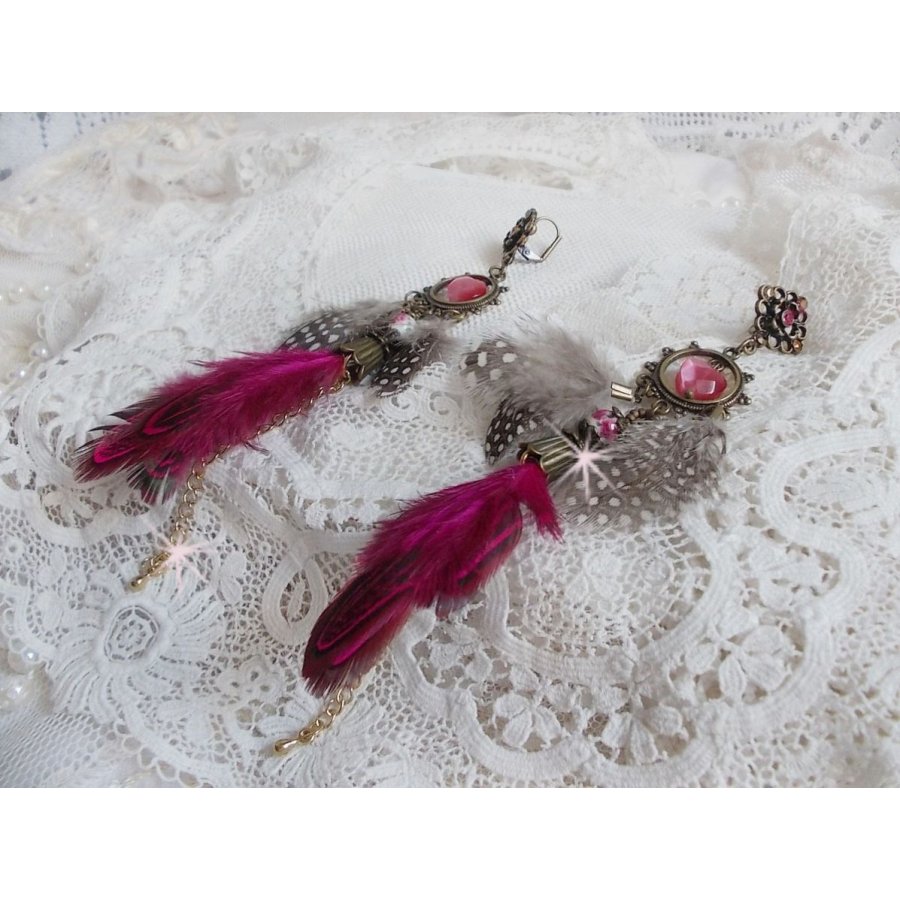 Navajo BO fucsia y marrón con cuentas de vidrio, cristales de Swarovski y plumas