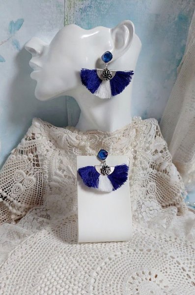 BO Navy Blue and White mont&eacute;es avec pompons, breloques &eacute;maill&eacute;es, puces argent 925/1000 et cristaux