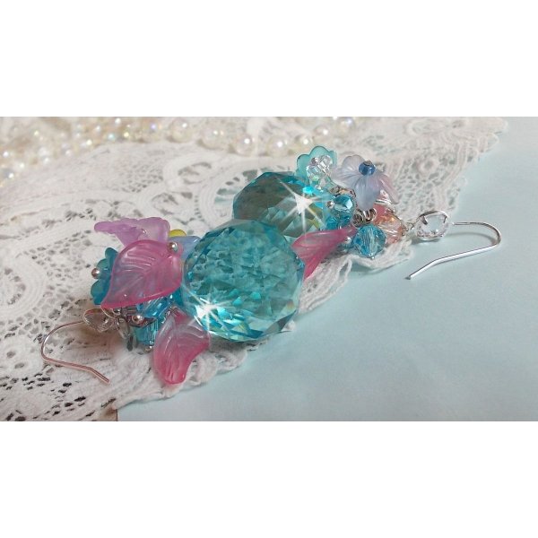 Ondine BO azul creado con cristales Swarovki y flores de resina rosa