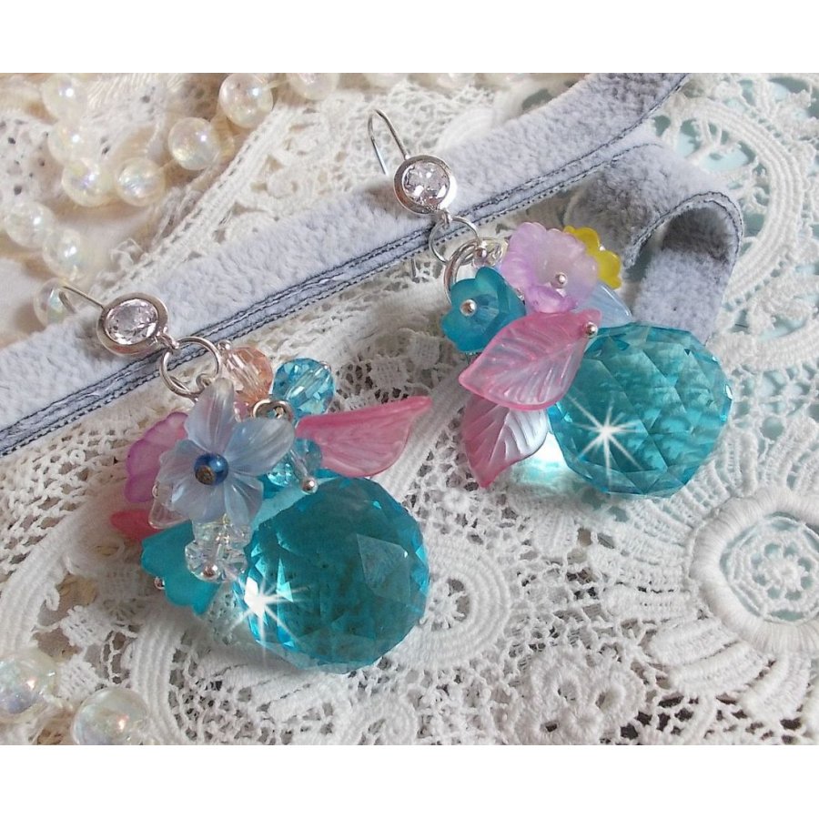 Ondine BO azul creado con cristales Swarovki y flores de resina rosa