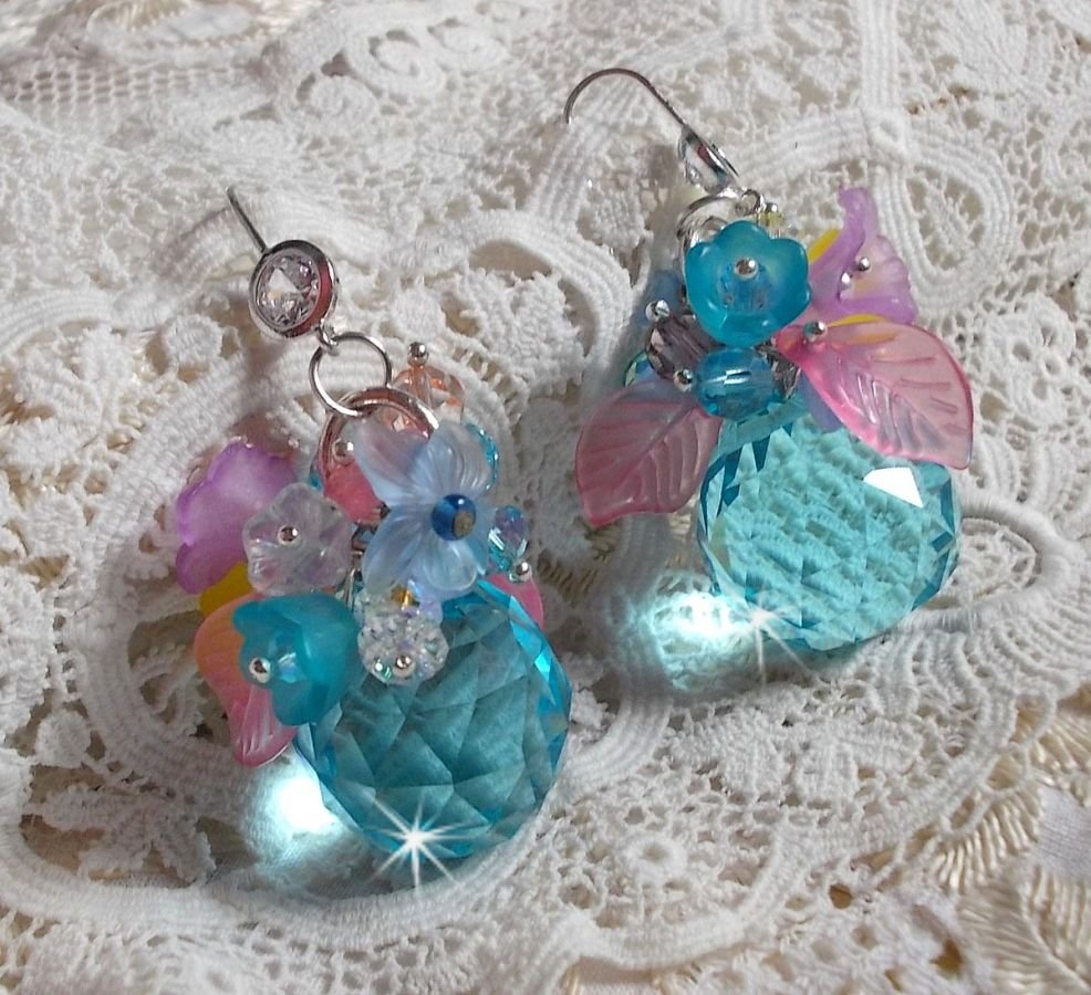 Ondine BO azul creado con cristales Swarovki y flores de resina rosa