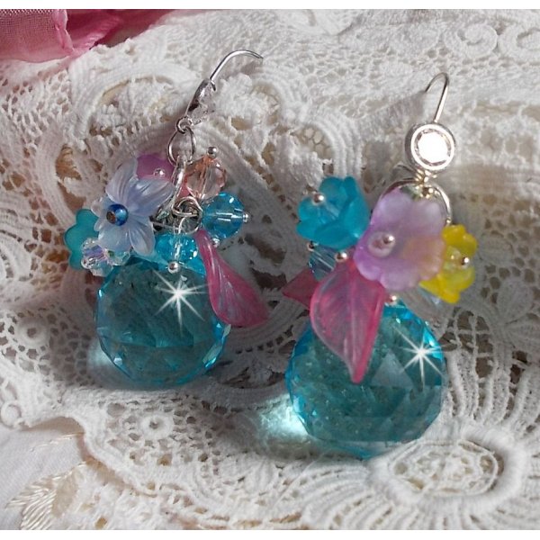 Ondine BO azul creado con cristales Swarovki y flores de resina rosa