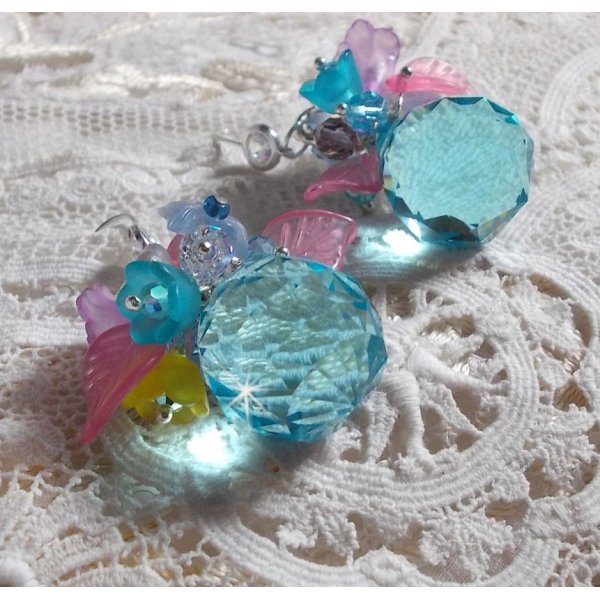 Ondine BO azul creado con cristales Swarovki y flores de resina rosa