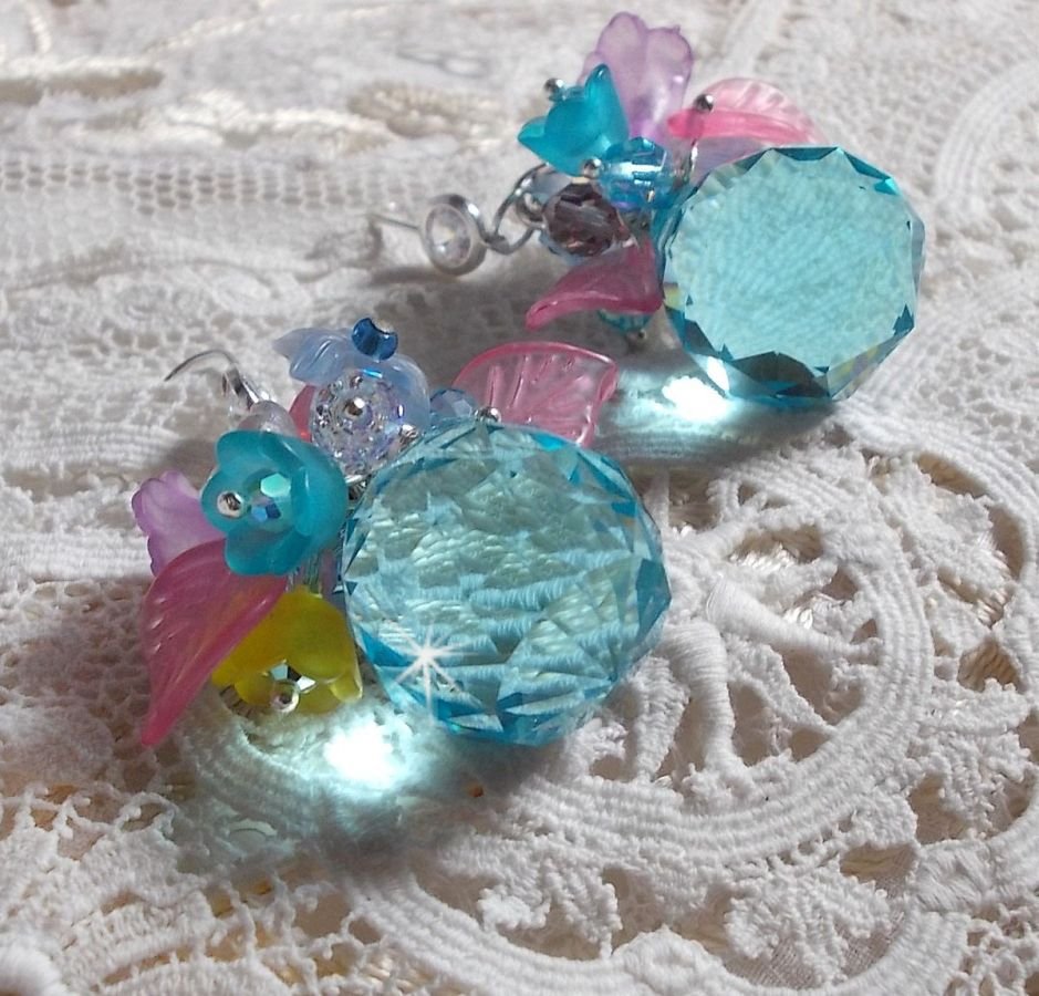 Ondine BO azul creado con cristales Swarovki y flores de resina rosa