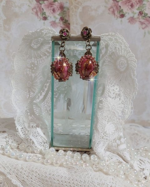 BO Pampelone Fuchsia avec cabochons ovales aux feuilles d&rsquo;or, strass, cristaux, Roses, breloques papillons, estampes et clous d&rsquo;oreilles en m&eacute;tal bronze