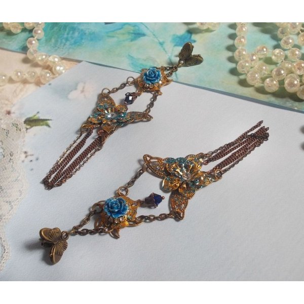 Mariposas iridiscentes creadas con circonio, cristales de Swarovski, cabujones de resina, accesorios varios y cuentas de cristal de Bohemia.