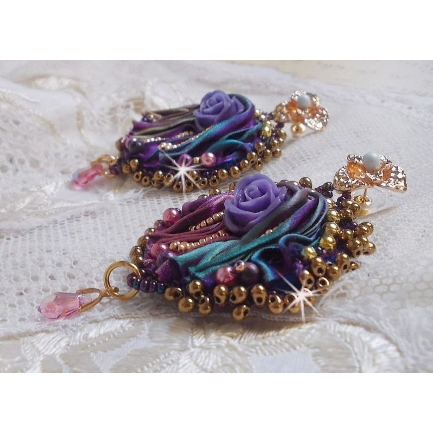 BO La Passionnée de Venise brodées avec un ruban de soie Purple, des Cristaux de Swarovski et des rocailles Miyuki