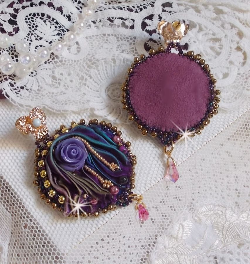 BO La Passionnée de Venise brodées avec un ruban de soie Purple, des Cristaux de Swarovski et des rocailles Miyuki