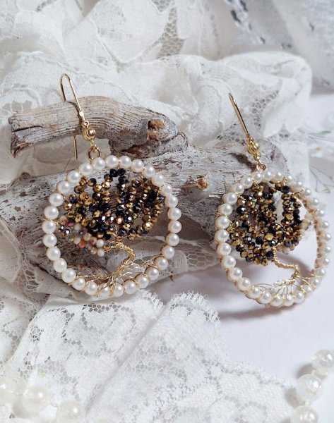 BO Perline Black Nacr&eacute; cr&eacute;&eacute;es avec pendentifs perles, rondes aplaties verres et crochets laiton