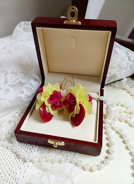 BO Secrets de la Provence cr&eacute;&eacute;es avec fleurs mousseline soie, perles verres et Cristal Swarovski