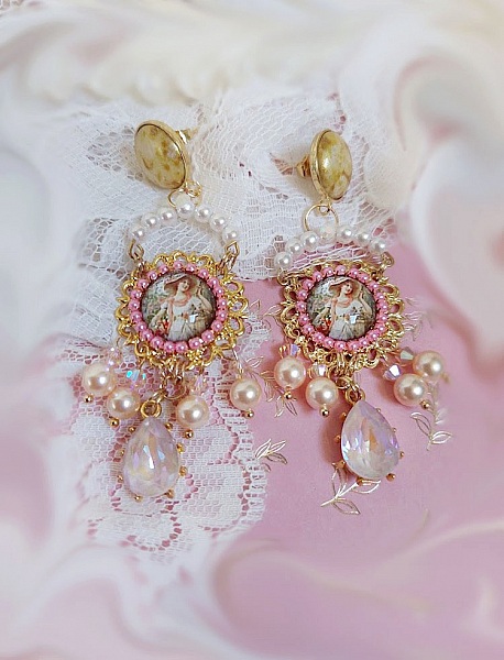 BO Pleasures Pink cr&eacute;&eacute;es avec cabochons verres, accessoires laiton et perles Cristal Swarovski