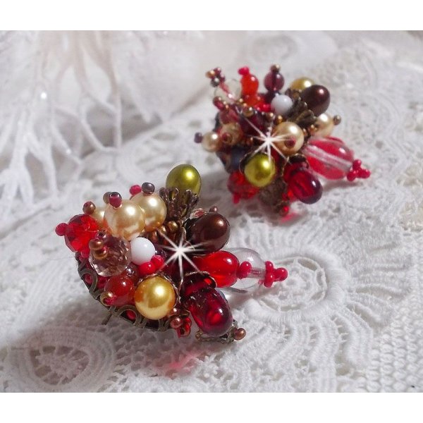 BO Printemps Color&eacute; brod&eacute;es avec des Cristaux de Swarovski, des perles en verre, des gouttes, des calottes et des rocailles.