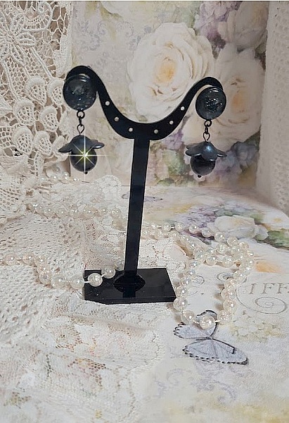 BO P&eacute;pites mont&eacute;es avec fleurs frostesd, perles verres, cabochons r&eacute;sines et puces d'oreilles en m&eacute;tal