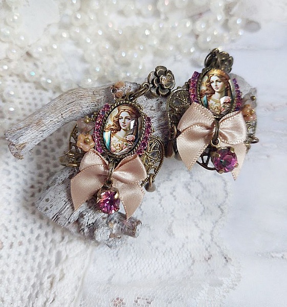Boucles d'oreilles vintage Reine Roses avec cabochons et nœuds.