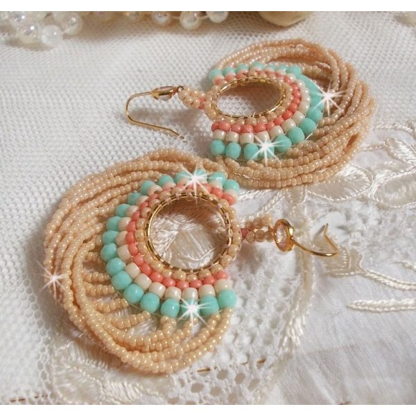 BO Ronde de Perles cr&eacute;&eacute; avec des rocailles et des facettes en verre de Boh&egrave;me