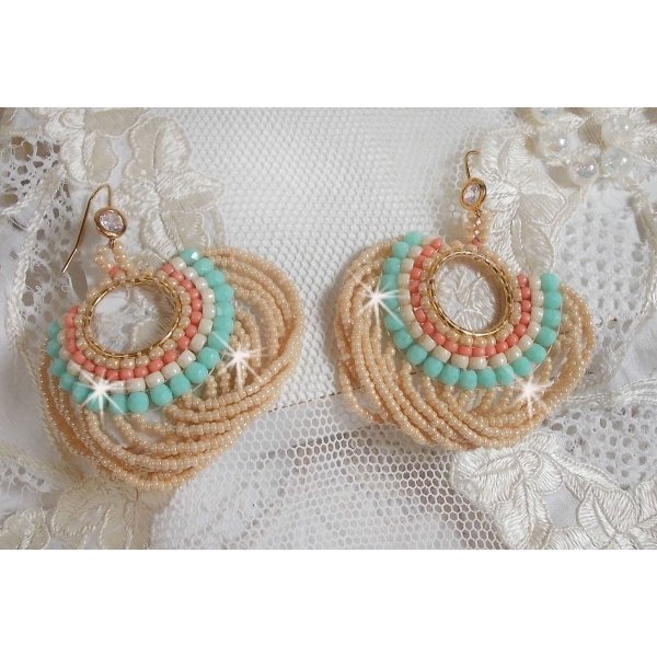 BO Ronde de Perles cr&eacute;&eacute; avec des rocailles et des facettes en verre de Boh&egrave;me